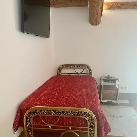 Chicos 1 فندق مبيت وإفطار 3*